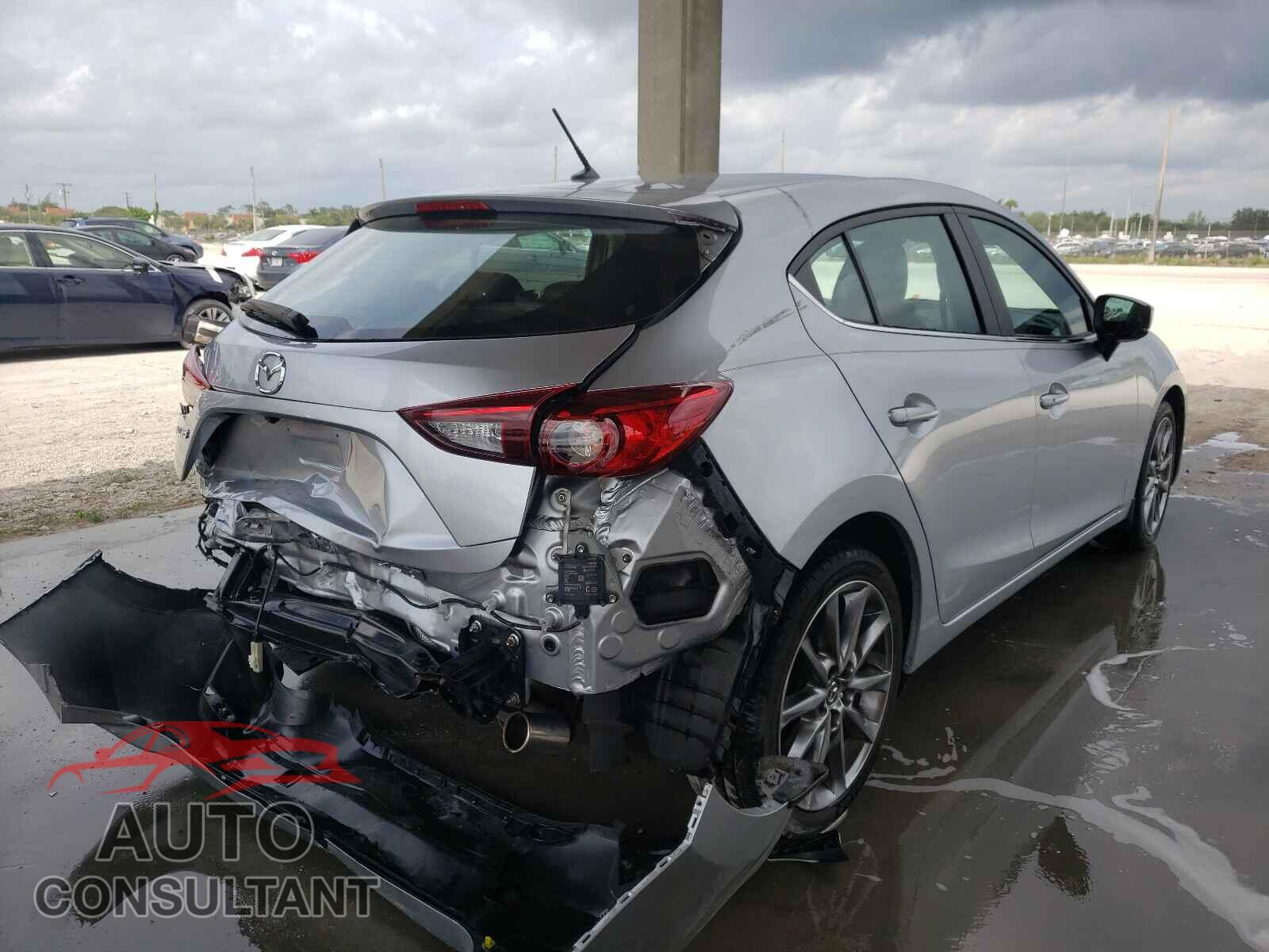 MAZDA 3 2018 - 3MZBN1L35JM242588