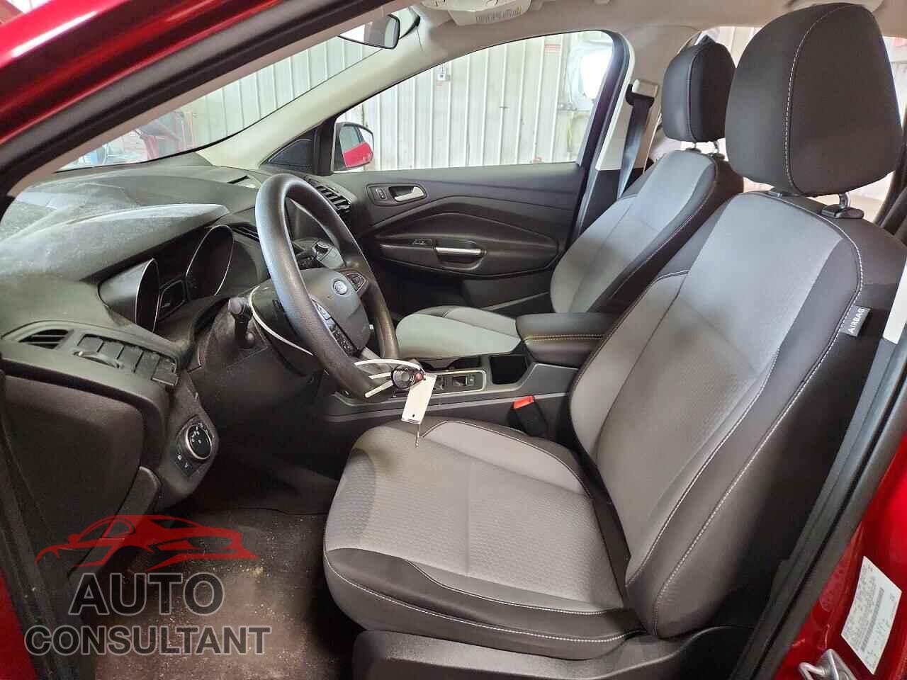 FORD ESCAPE 2017 - 1FMCU0GD5HUB75595