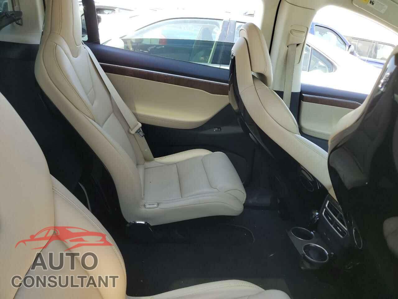 TESLA MODEL X 2017 - 5YJXCBE21HF038300