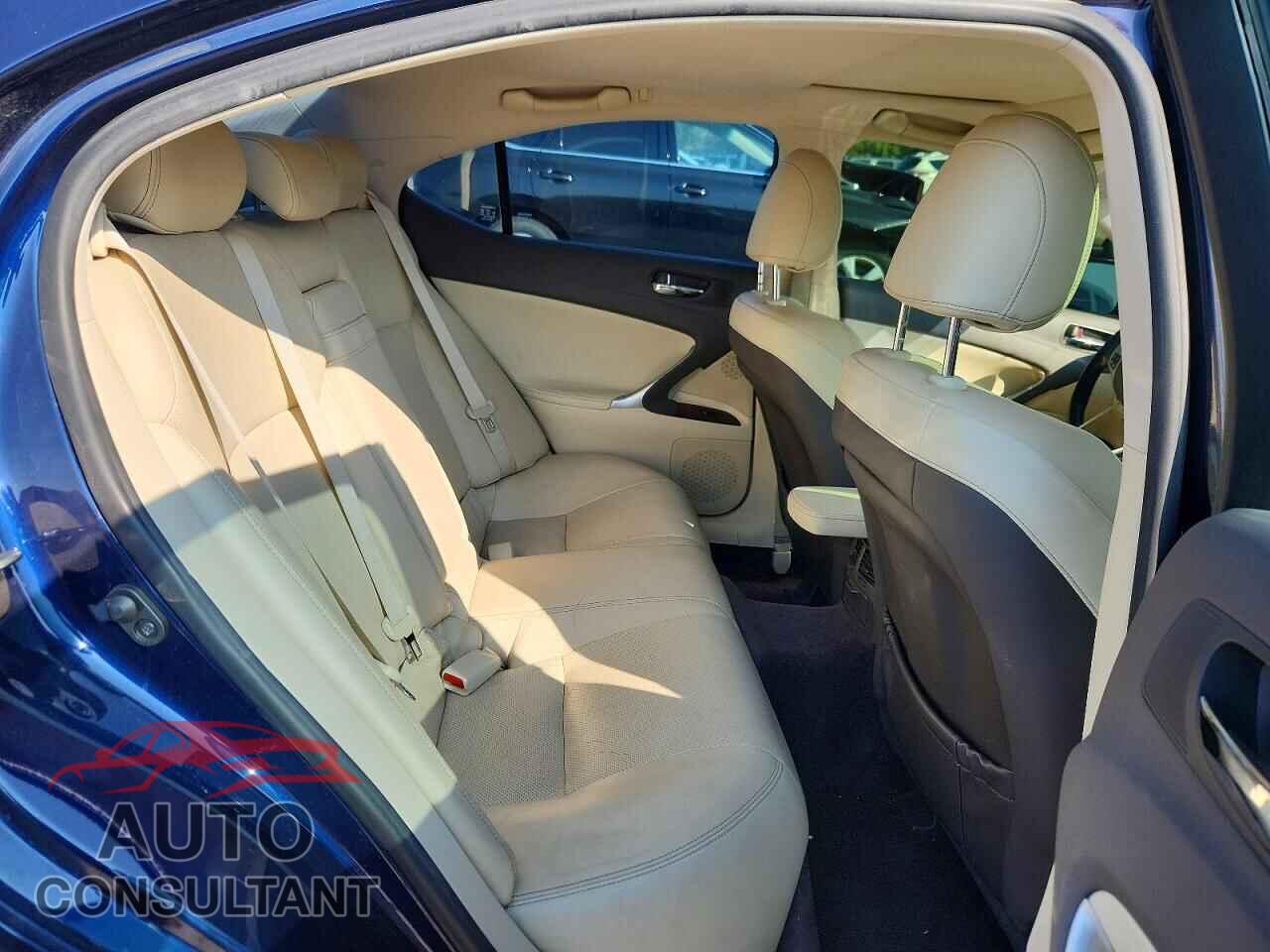 LEXUS IS 2012 - JTHCF5C29C2035701