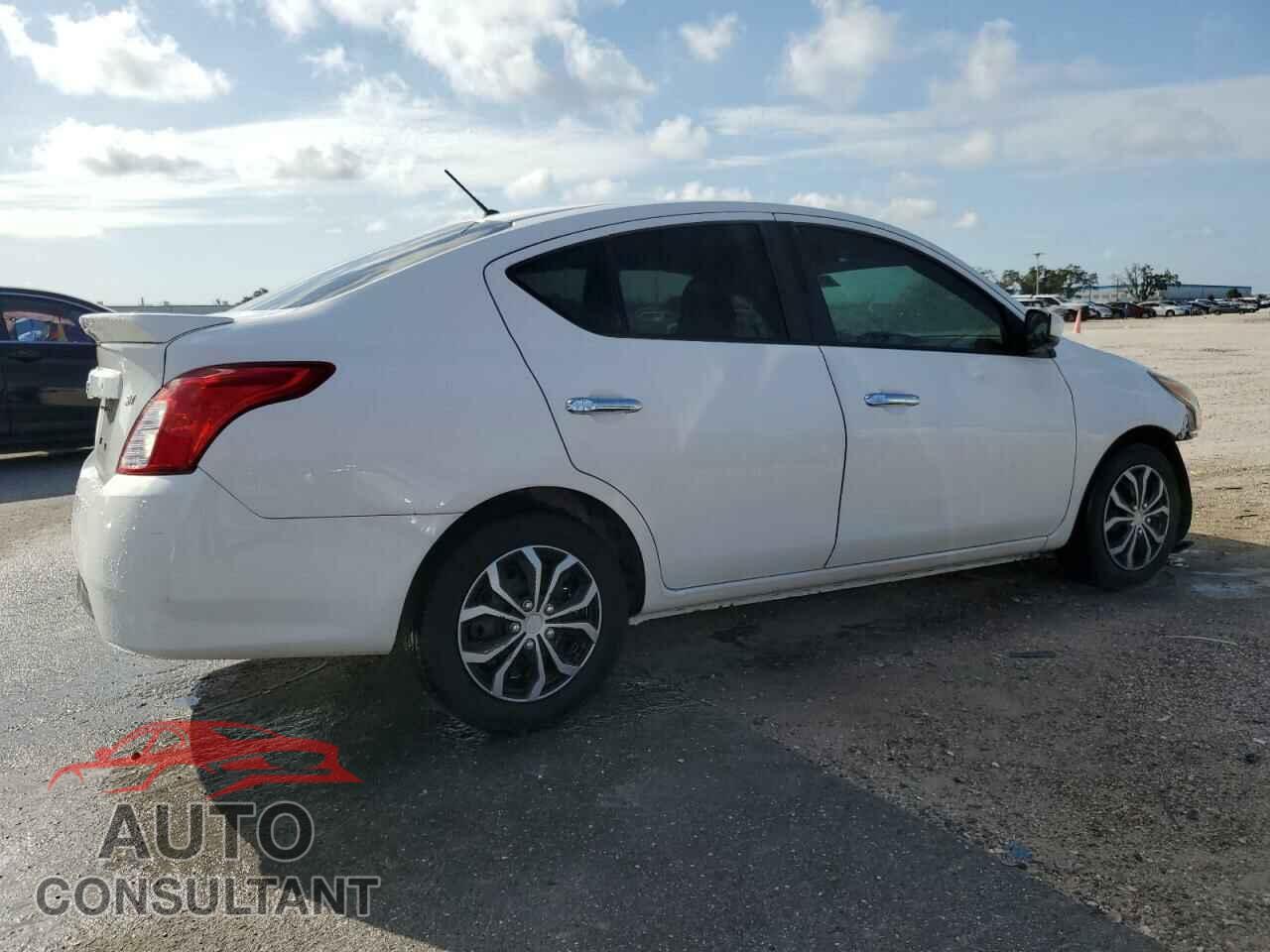 NISSAN VERSA 2017 - 3N1CN7APXHL814984