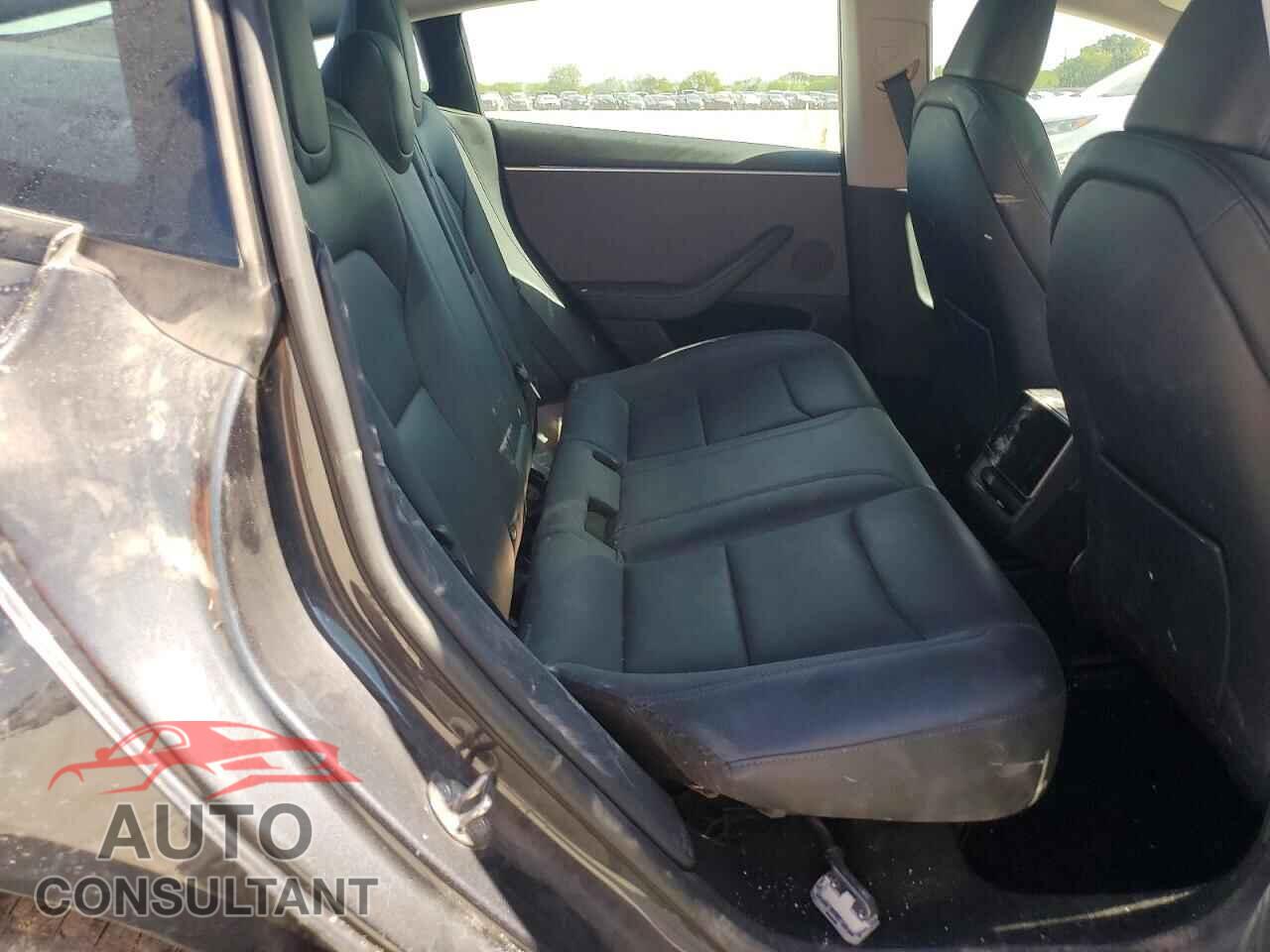 TESLA MODEL 3 2024 - 5YJ3E1EA5RF759277