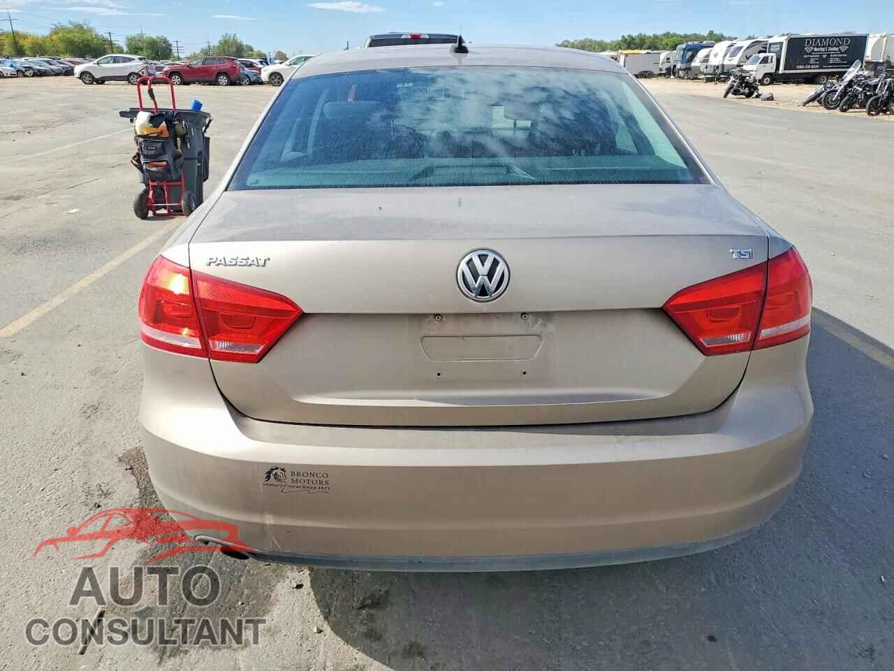 VOLKSWAGEN PASSAT 2015 - 1VWAT7A38FC046855