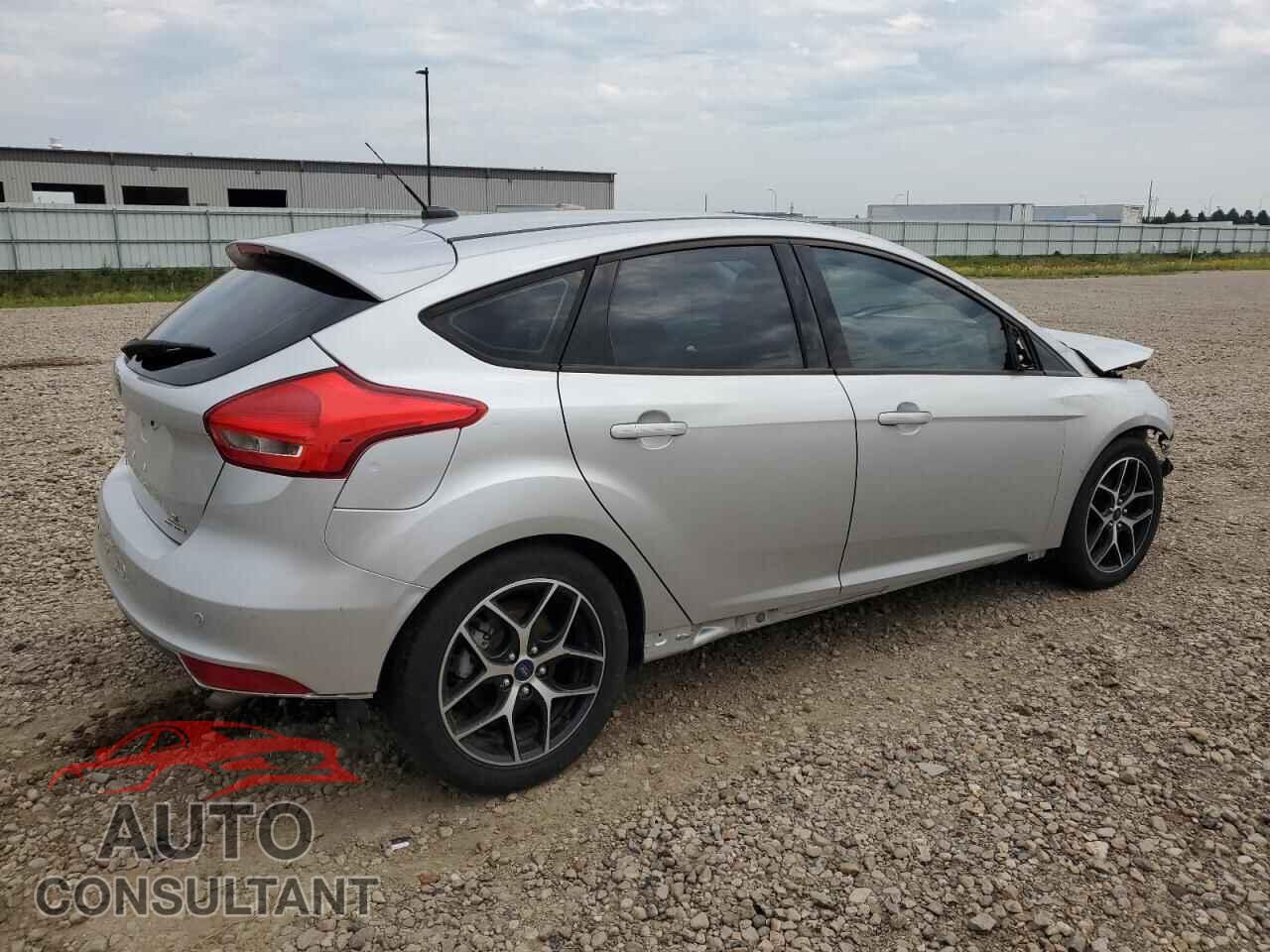 FORD FOCUS 2015 - 1FADP3K28FL221677