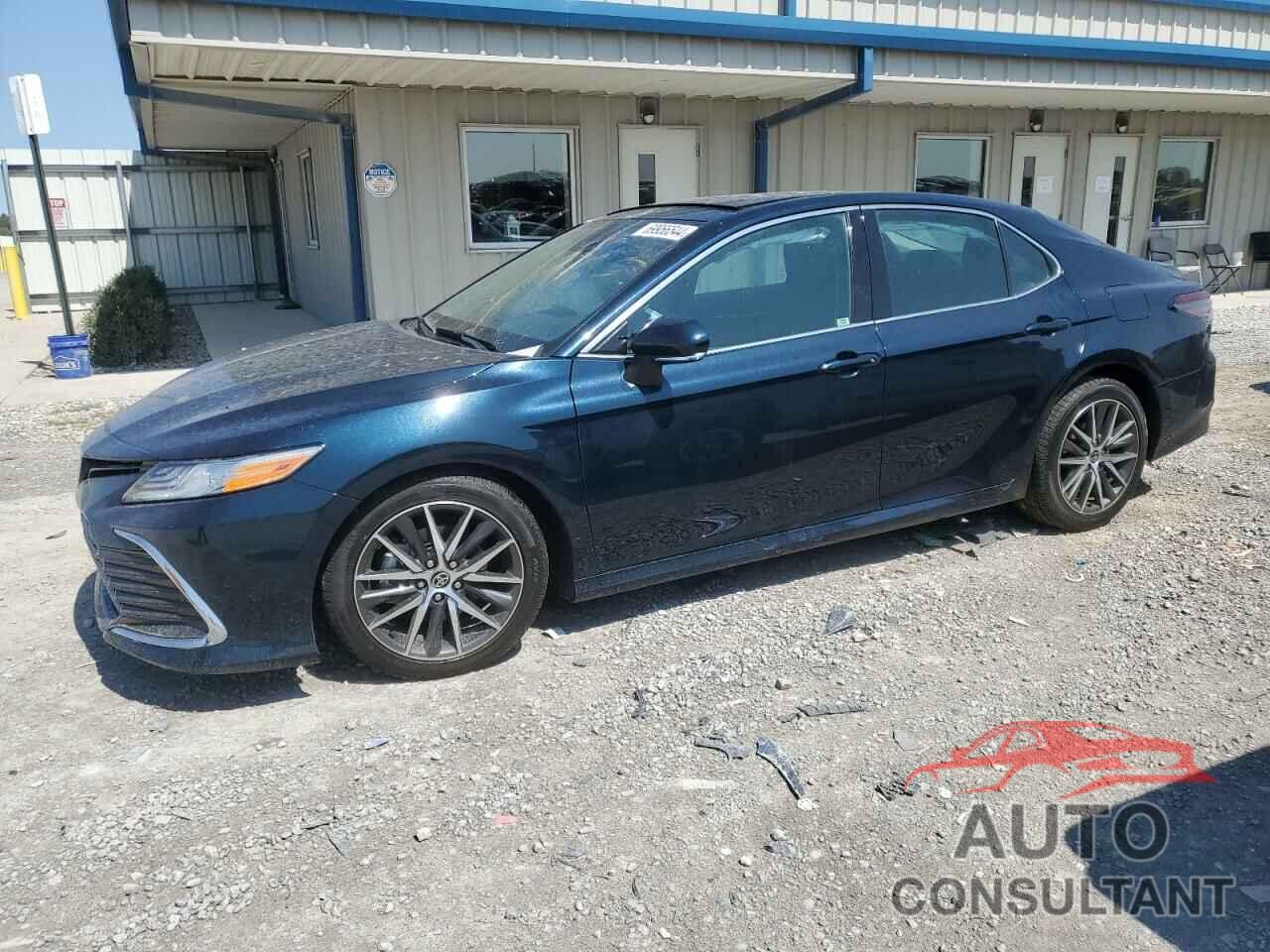 TOYOTA CAMRY 2021 - 4T1F11AK4MU613536