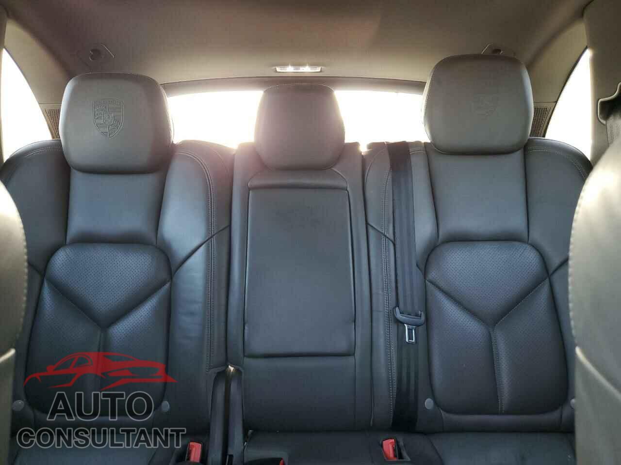 PORSCHE CAYENNE 2017 - WP1AA2A2XHKA85005