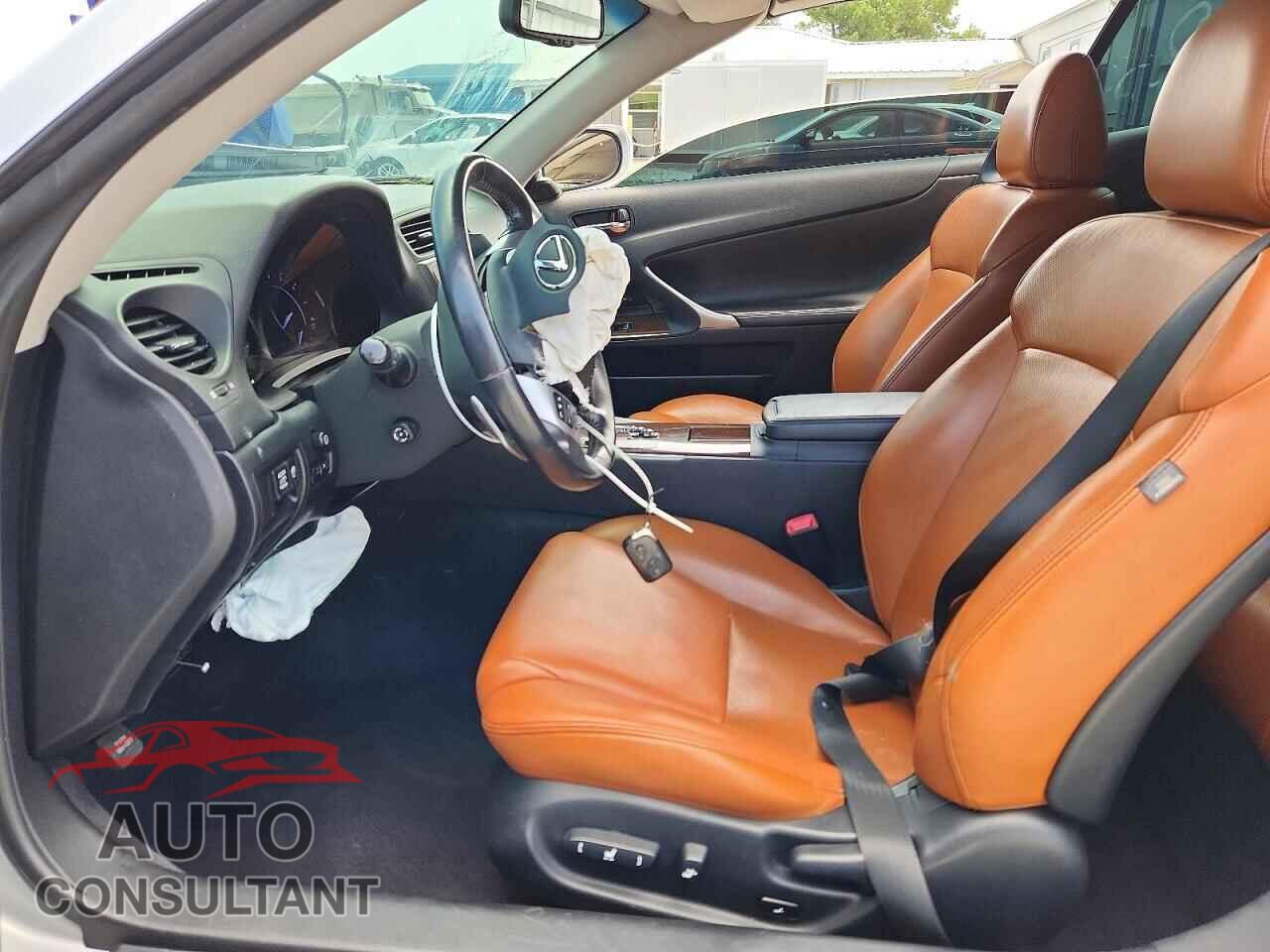 LEXUS IS 2013 - JTHFF2C23D2526746