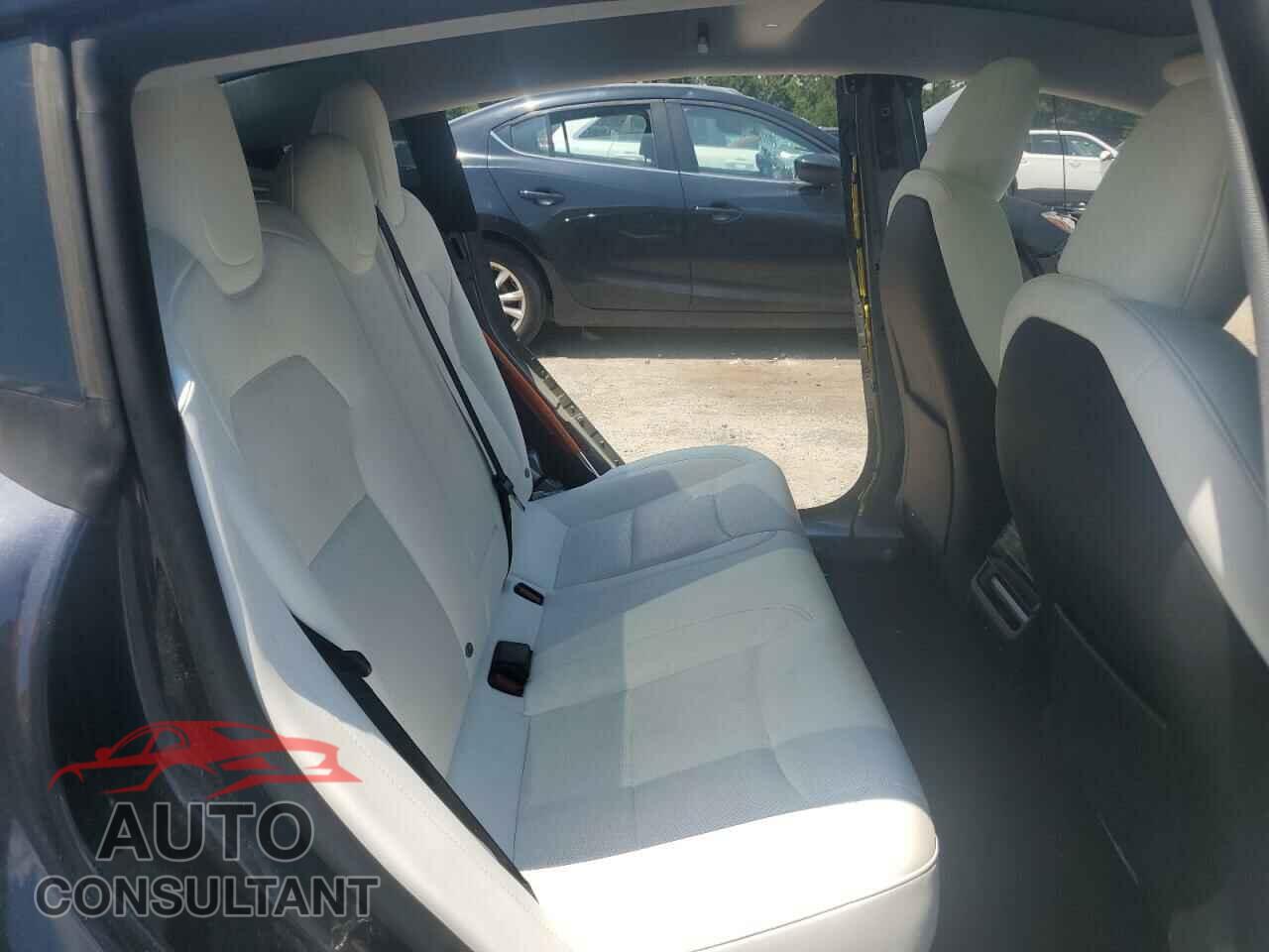 TESLA MODEL 3 2024 - 5YJ3E1EB5RF760843