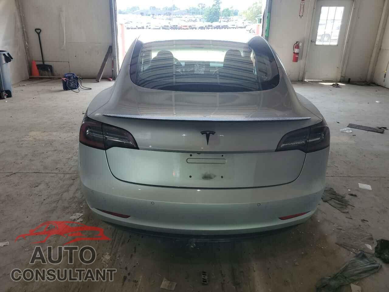 TESLA MODEL 3 2018 - 5YJ3E1EB6JF091079