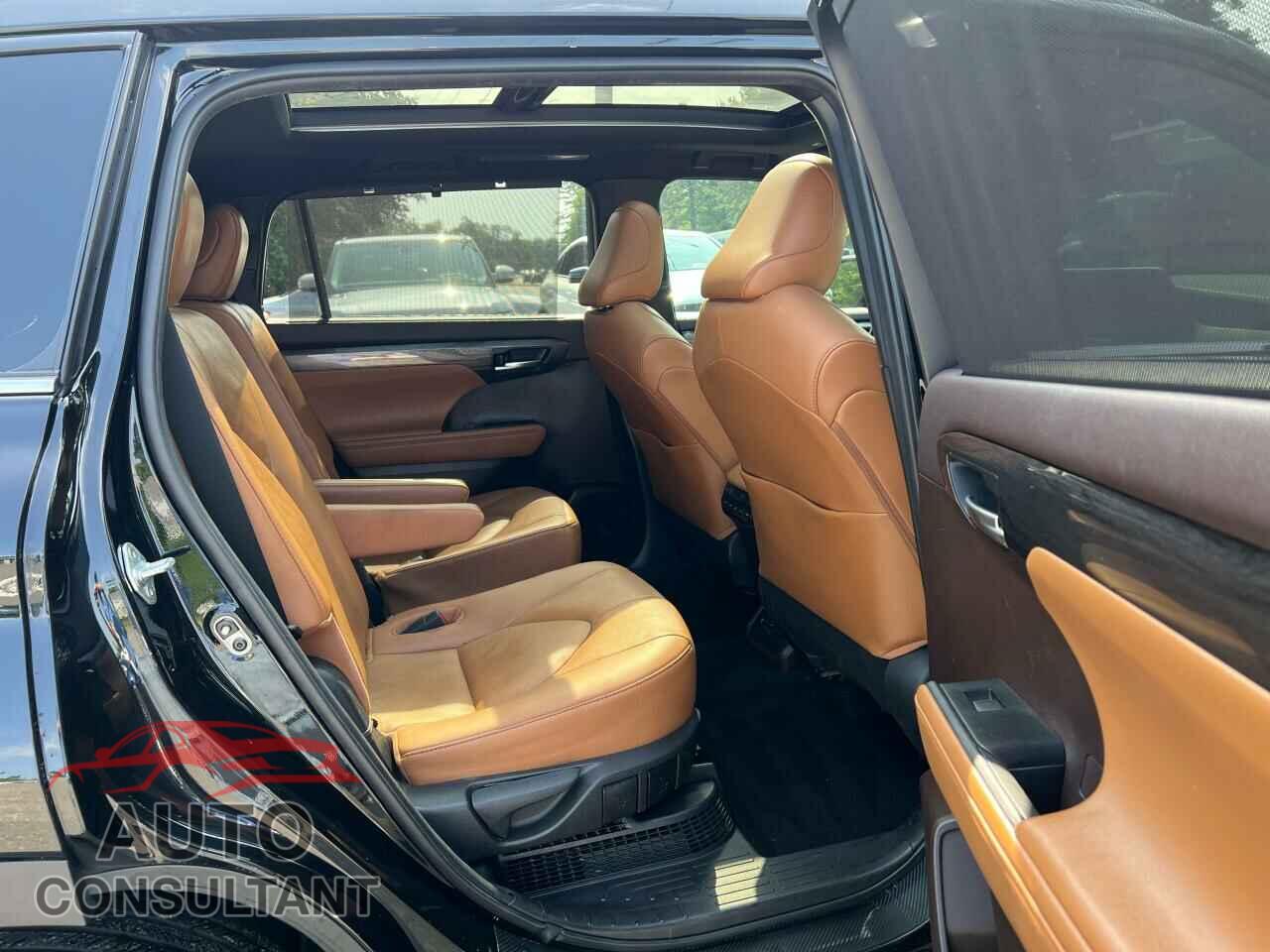 TOYOTA HIGHLANDER 2021 - 5TDFARAH1MS007770