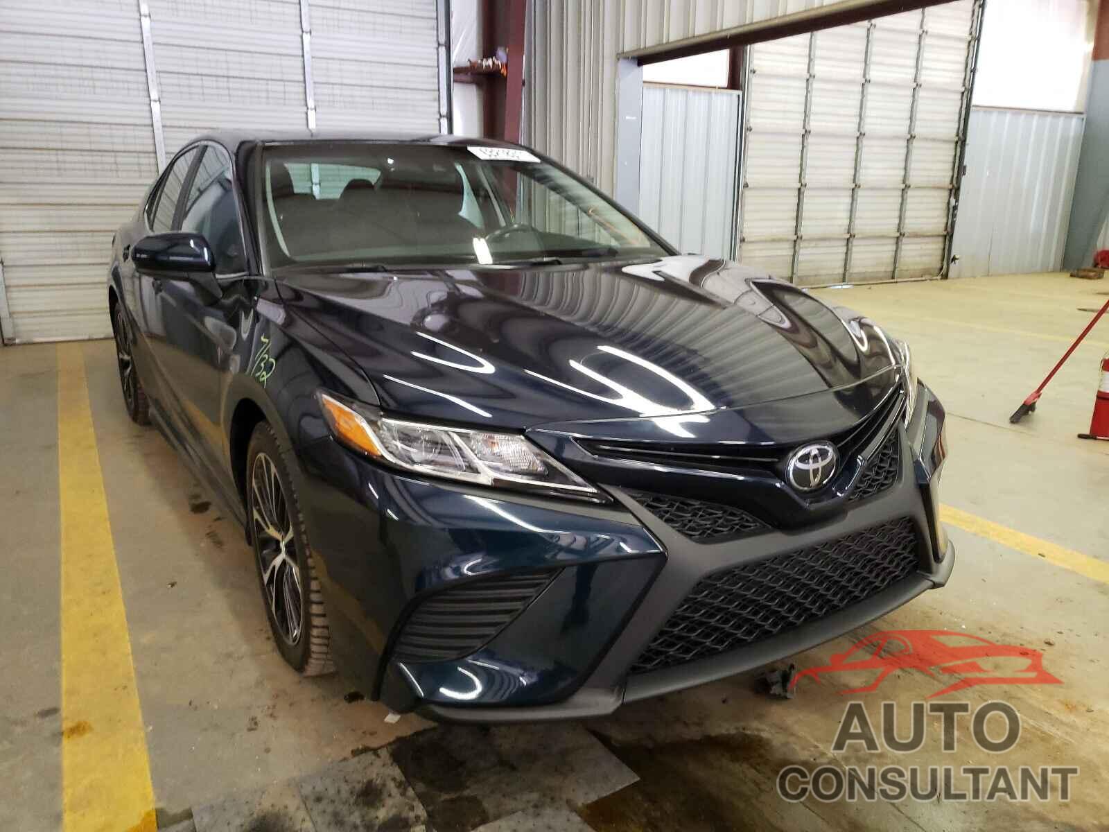 TOYOTA CAMRY 2018 - 4T1B11HK3JU629145