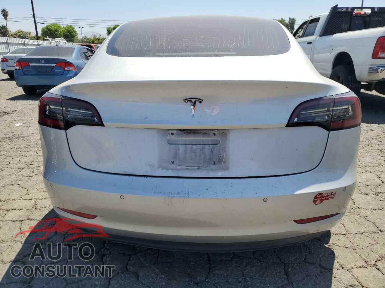 TESLA MODEL 3 2018 - 5YJ3E1EA8JF043946