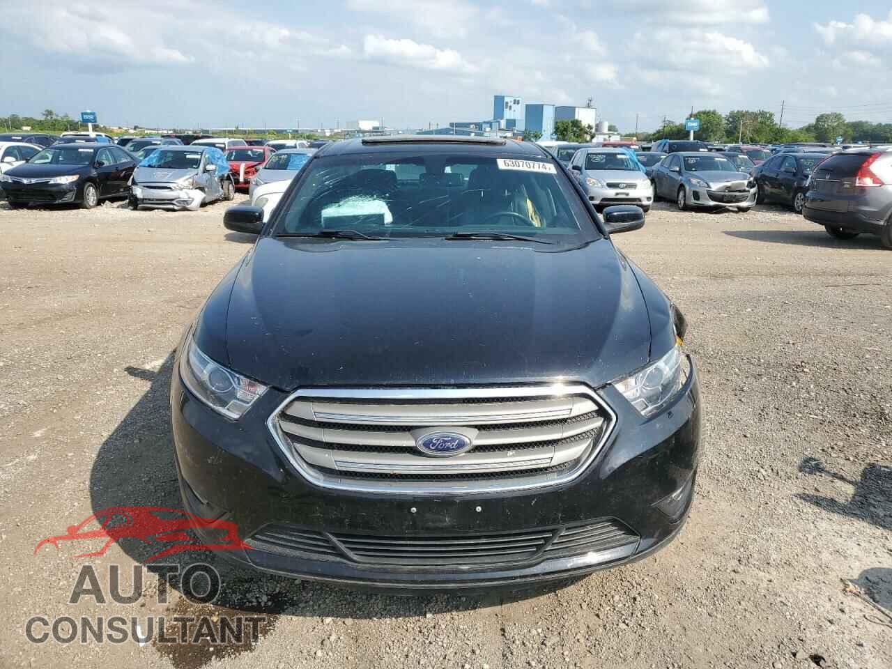 FORD TAURUS 2018 - 1FAHP2E87JG111457