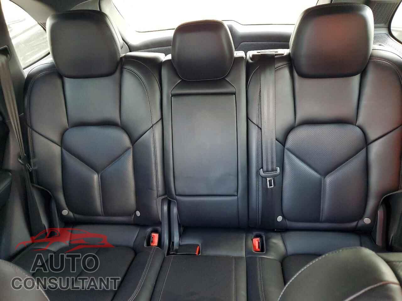 PORSCHE CAYENNE 2016 - WP1AA2A2XGLA00284