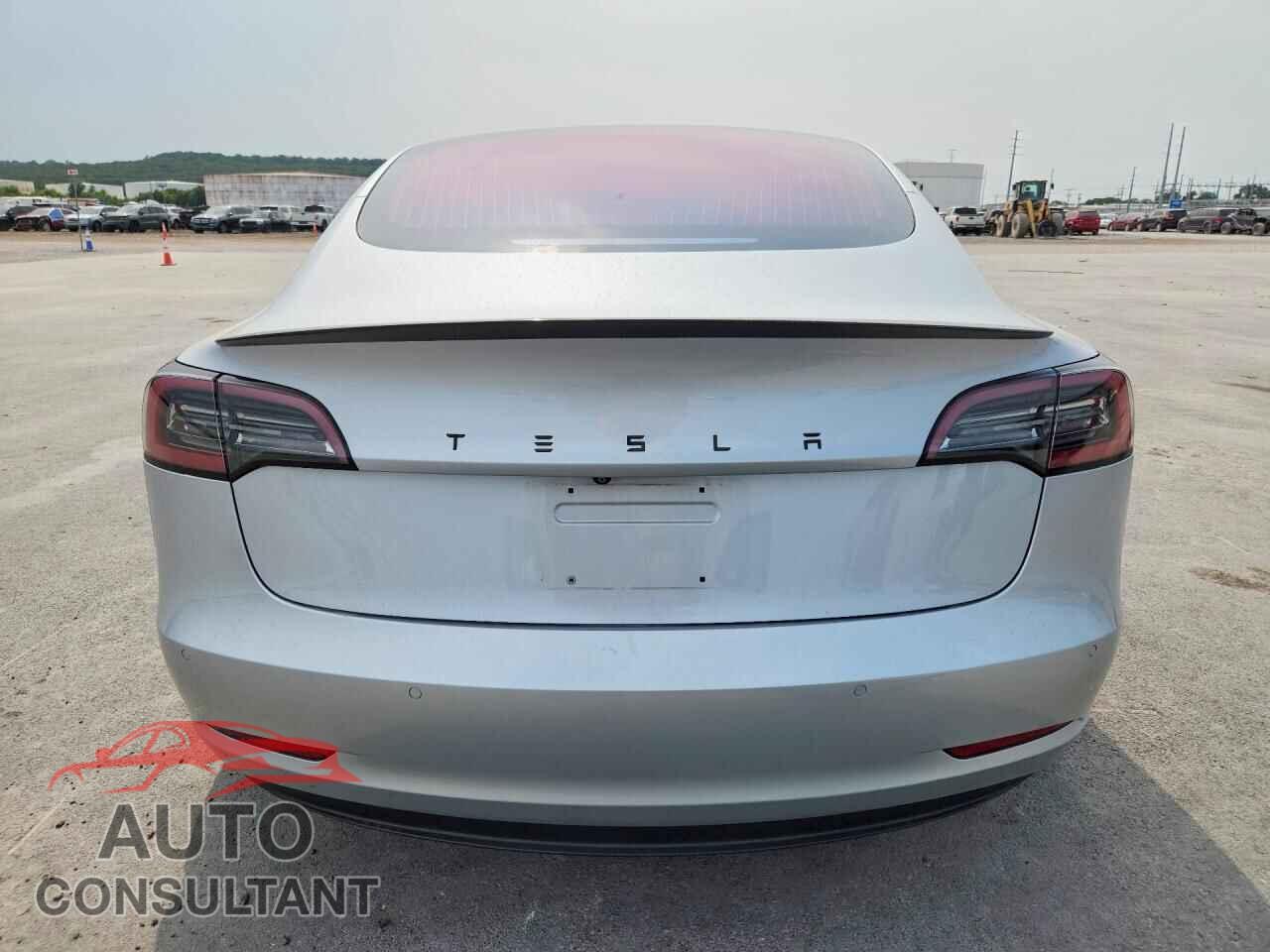 TESLA MODEL 3 2018 - 5YJ3E1EA0JF020175