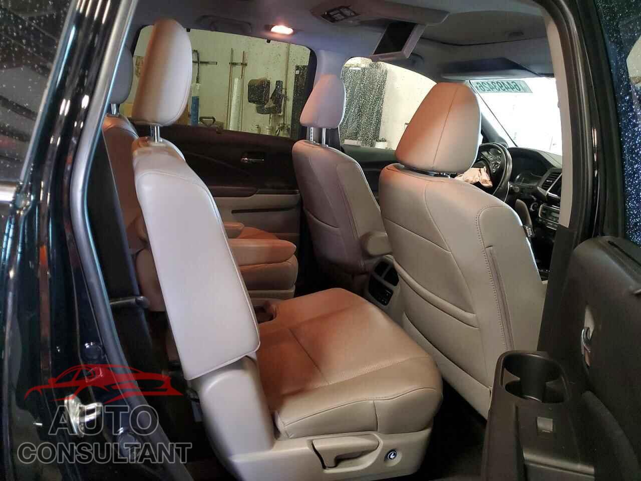 HONDA PILOT 2018 - 5FNYF6H02JB009133