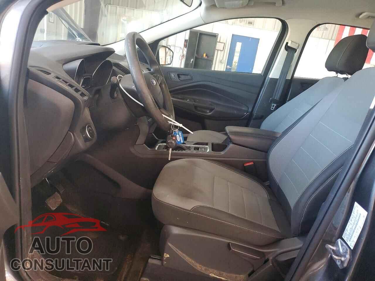 FORD ESCAPE 2017 - 1FMCU0F70HUC14122