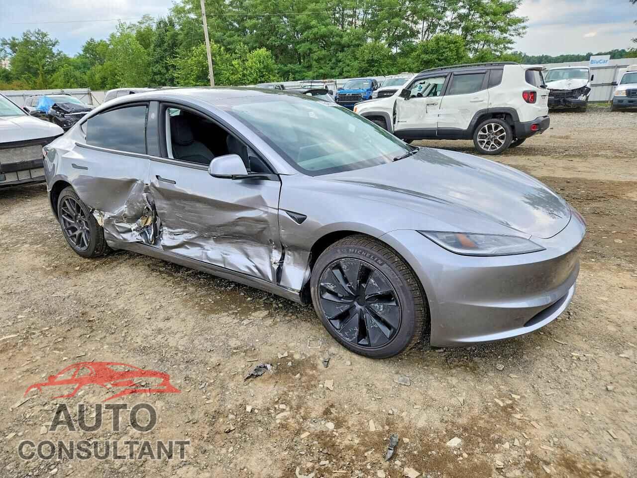 TESLA MODEL 3 2026 - 5YJ3E1EA5TF140895