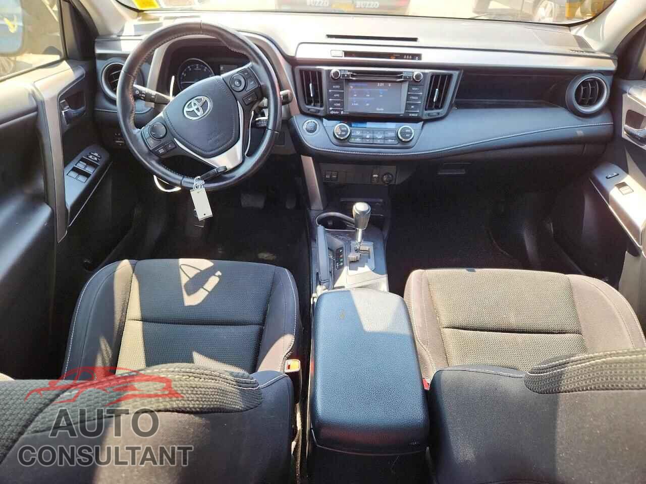 TOYOTA RAV4 2017 - JTMRFREV0HJ171111