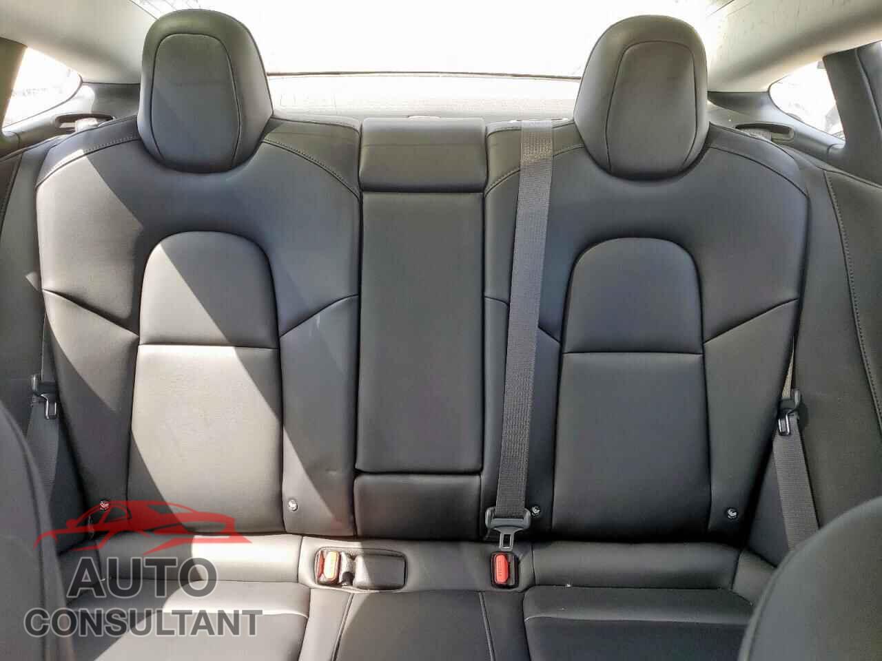 TESLA MODEL 3 2018 - 5YJ3E1EA4JF011740
