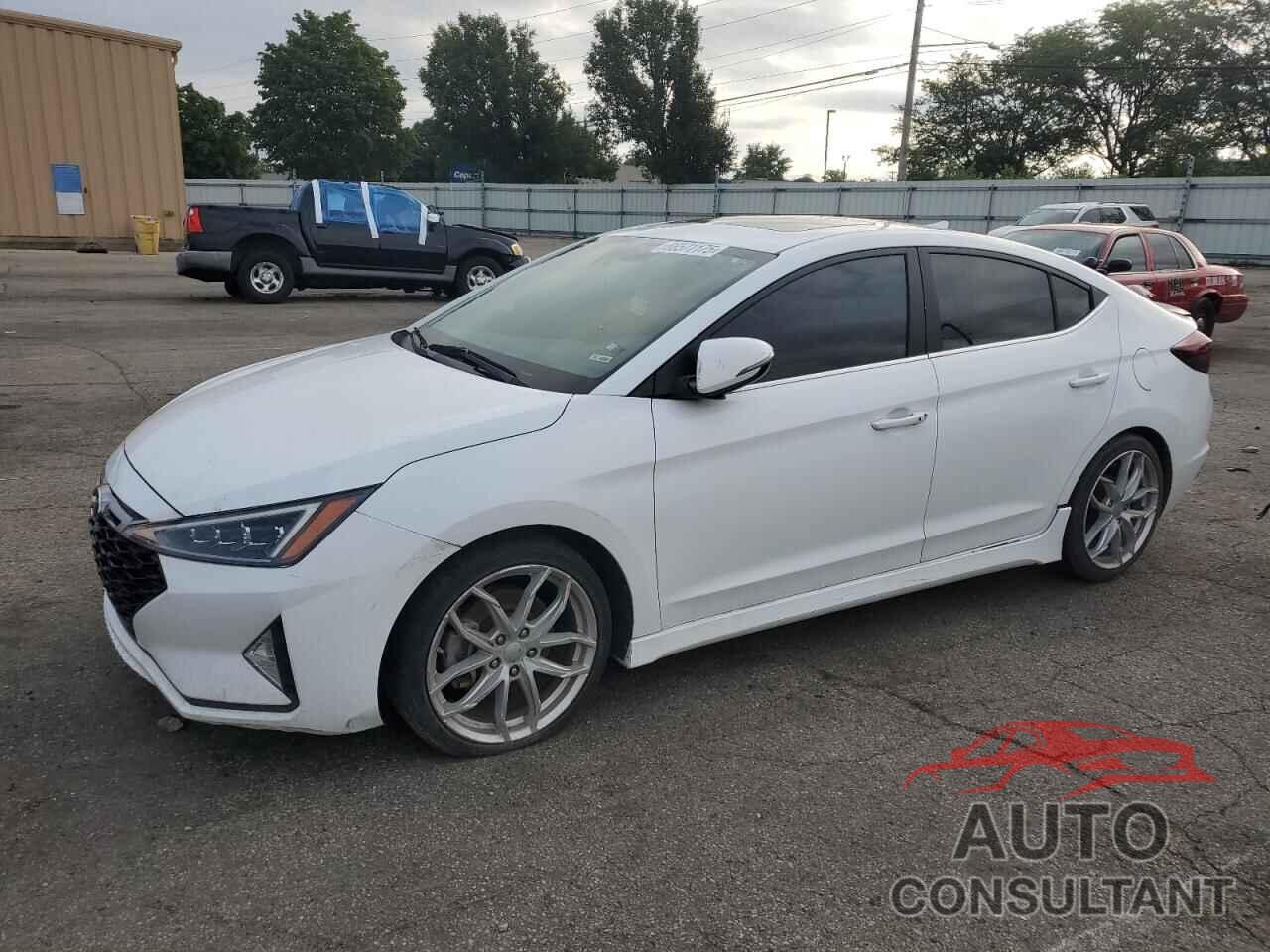 HYUNDAI ELANTRA 2019 - KMHD04LBXKU835181