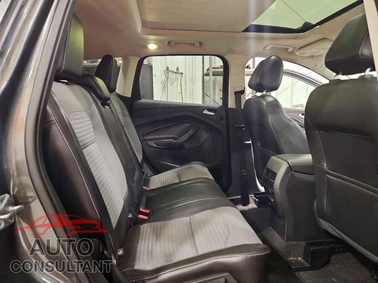 FORD ESCAPE 2017 - 1FMCU9G98HUA11113