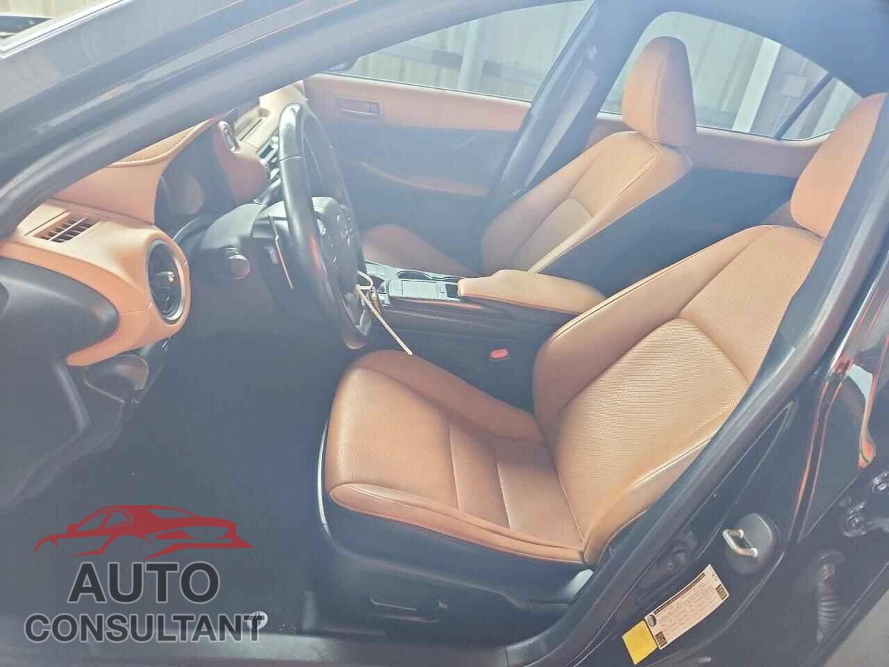 LEXUS IS 2021 - JTHCA1D29M5116557