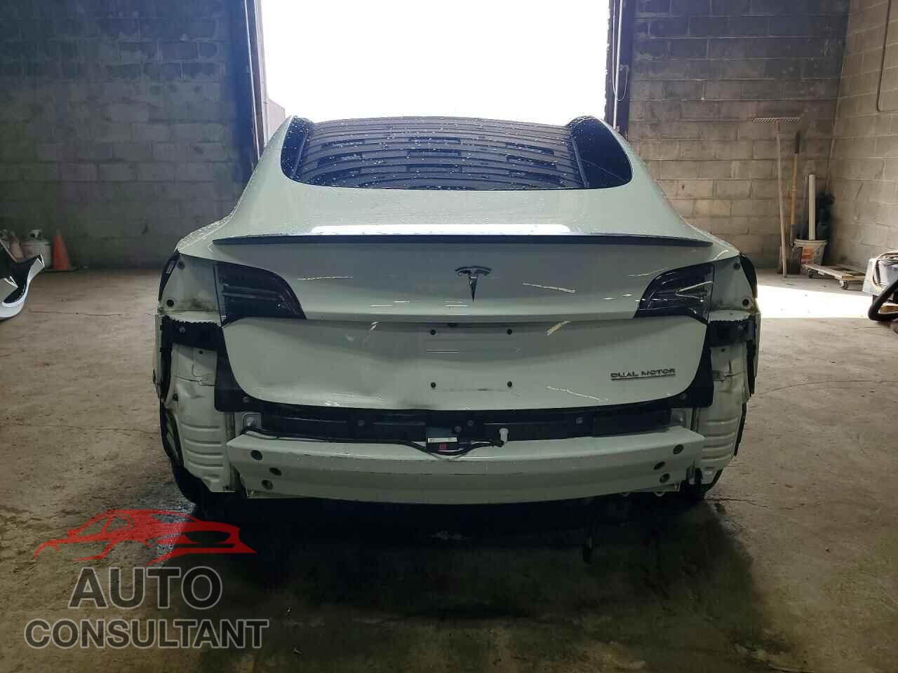 TESLA MODEL 3 2018 - 5YJ3E1EB8JF106570