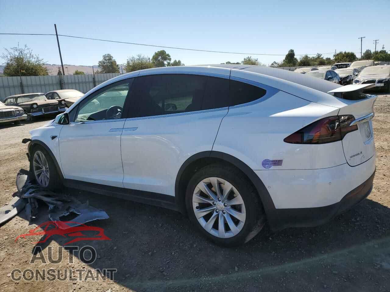 TESLA MODEL X 2018 - 5YJXCAE27JF141043