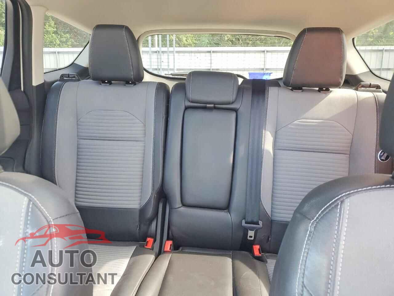 FORD ESCAPE 2017 - 1FMCU0J9XHUB73149