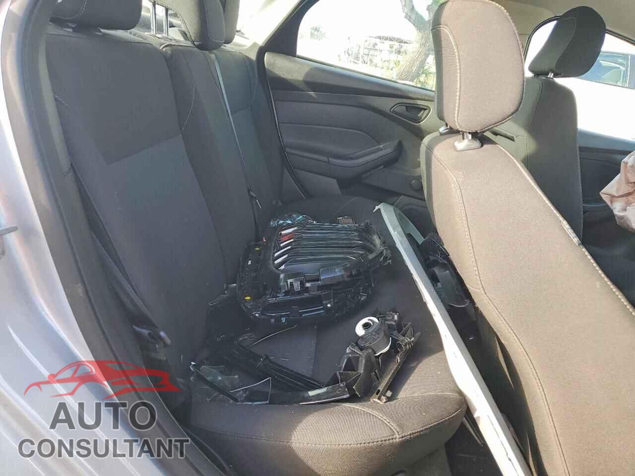FORD FOCUS 2016 - 1FADP3E22GL281189