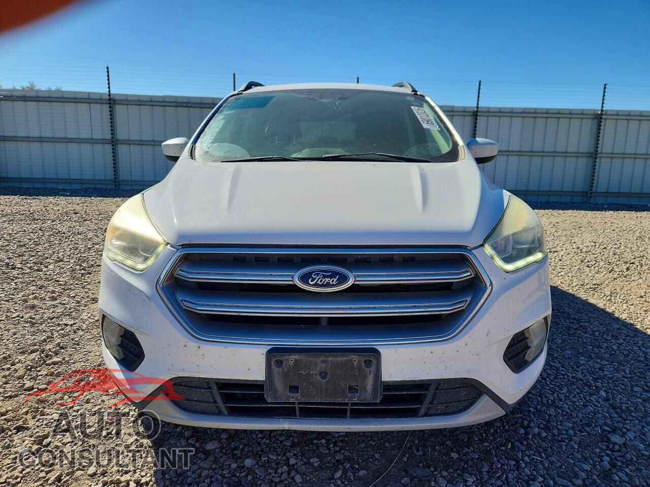 FORD ESCAPE 2017 - 1FMCU9G90HUD85618