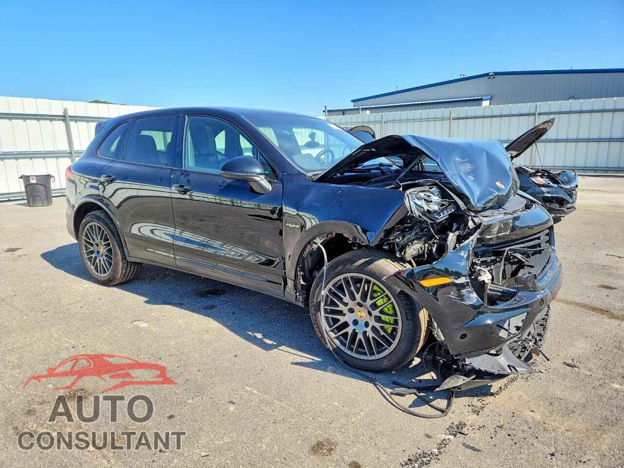 PORSCHE CAYENNE 2018 - WP1AE2A26JLA71879