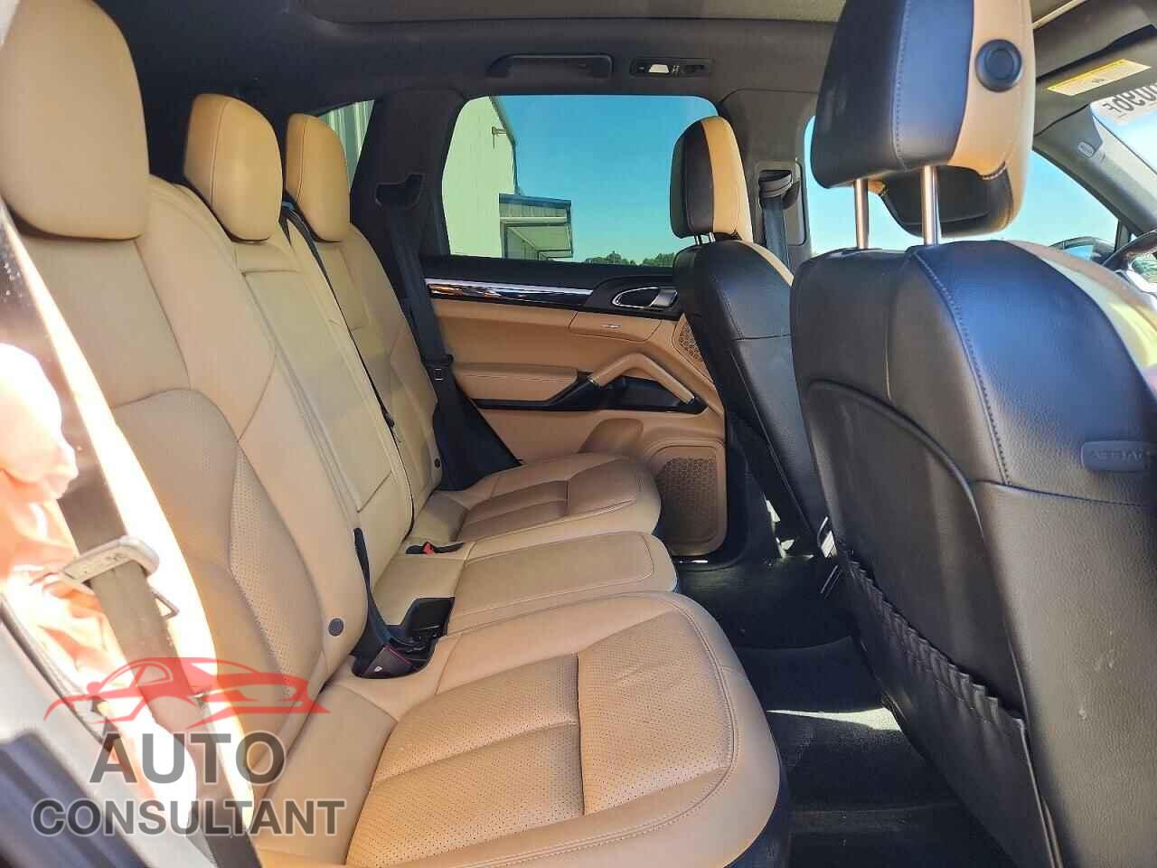 PORSCHE CAYENNE 2017 - WP1AA2A26HKA91416