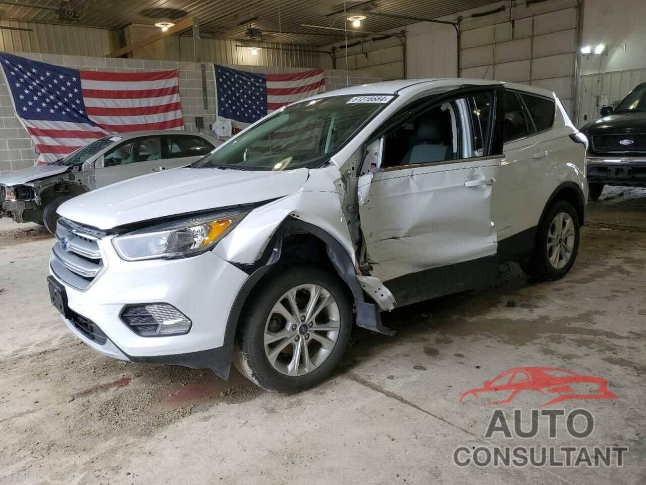 FORD ESCAPE 2017 - 1FMCU0GD5HUC09518