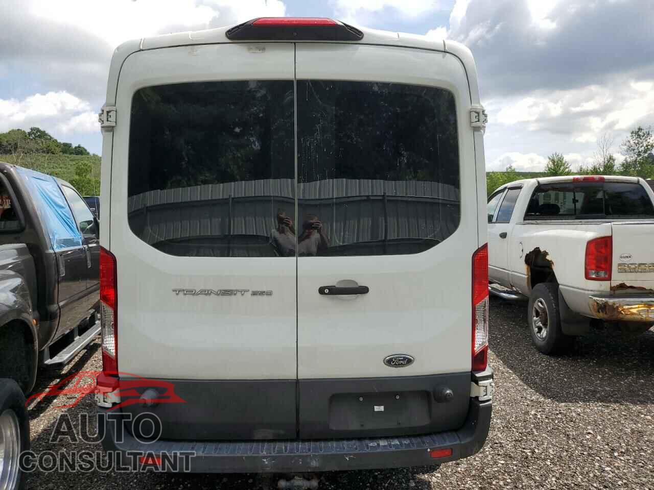 FORD TRANSIT 2018 - 1FTYR2CMXJKA85664