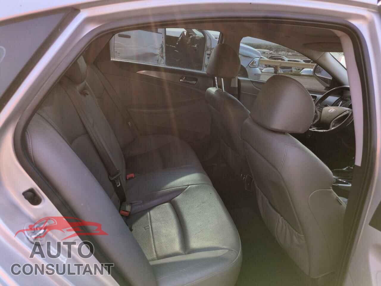 HYUNDAI SONATA 2012 - KMHEC4A47CA035134