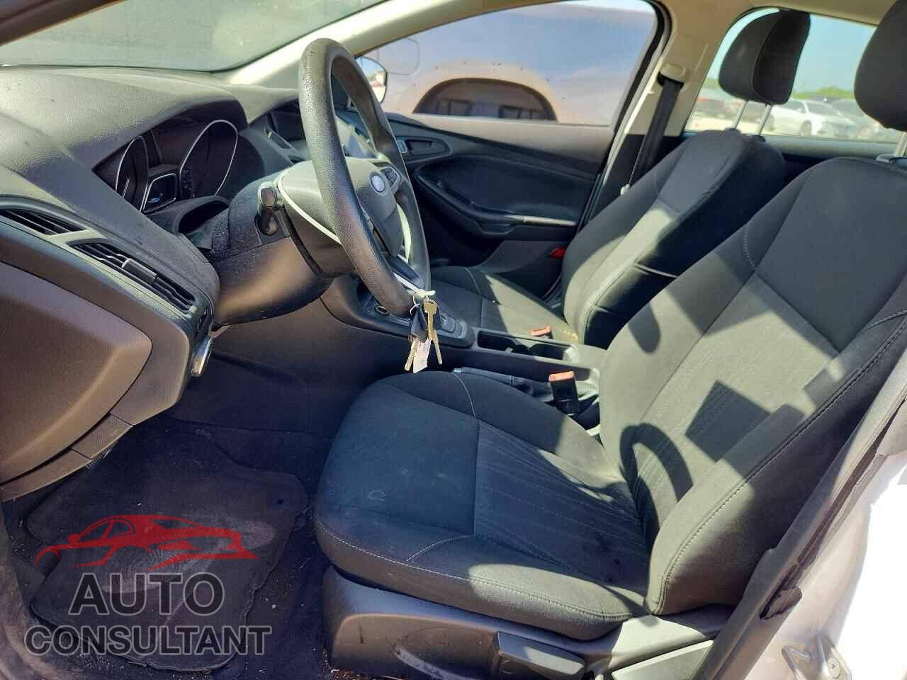FORD FOCUS 2017 - 1FADP3E20HL341665