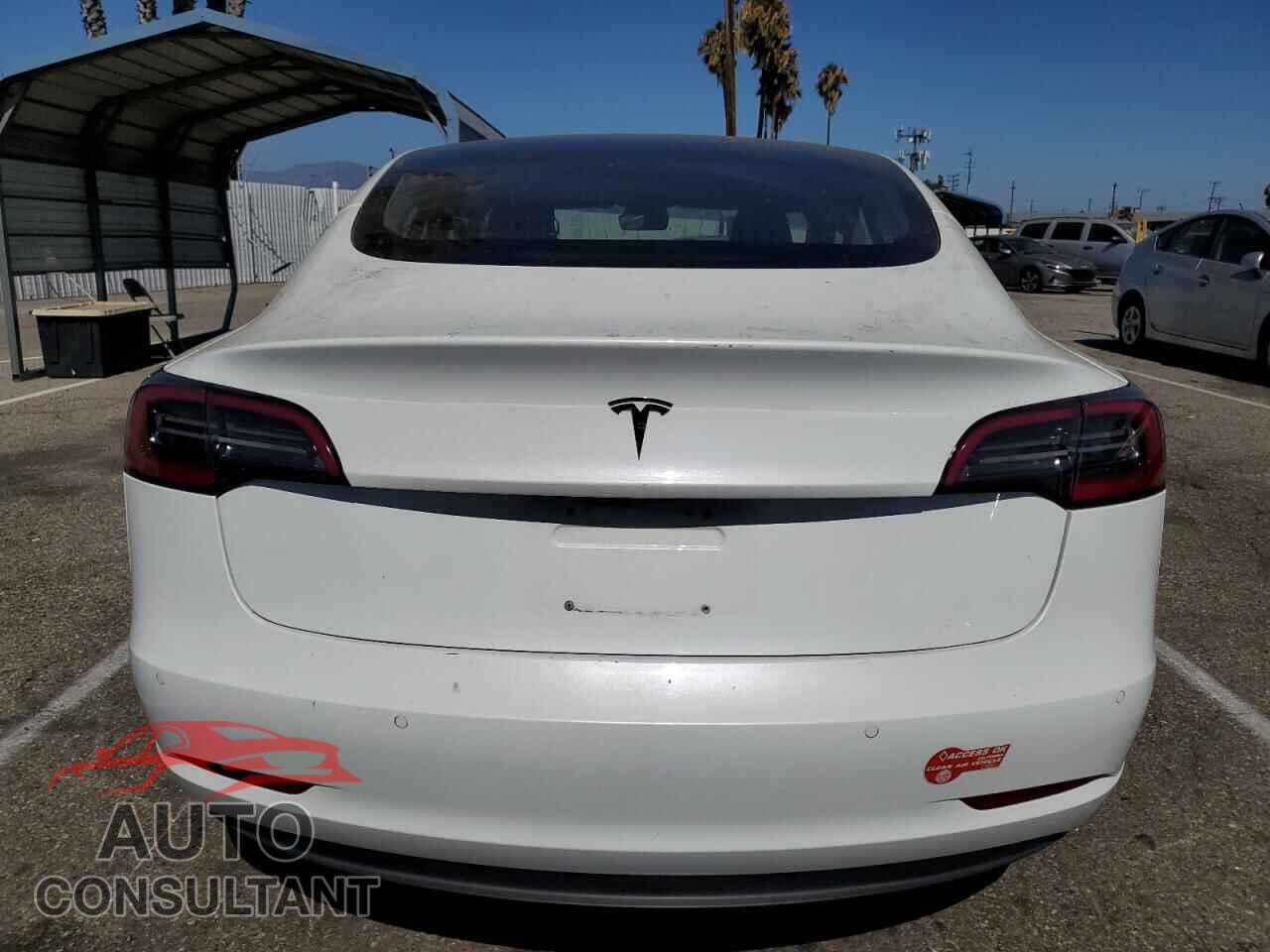 TESLA MODEL 3 2018 - 5YJ3E1EA4JF052997
