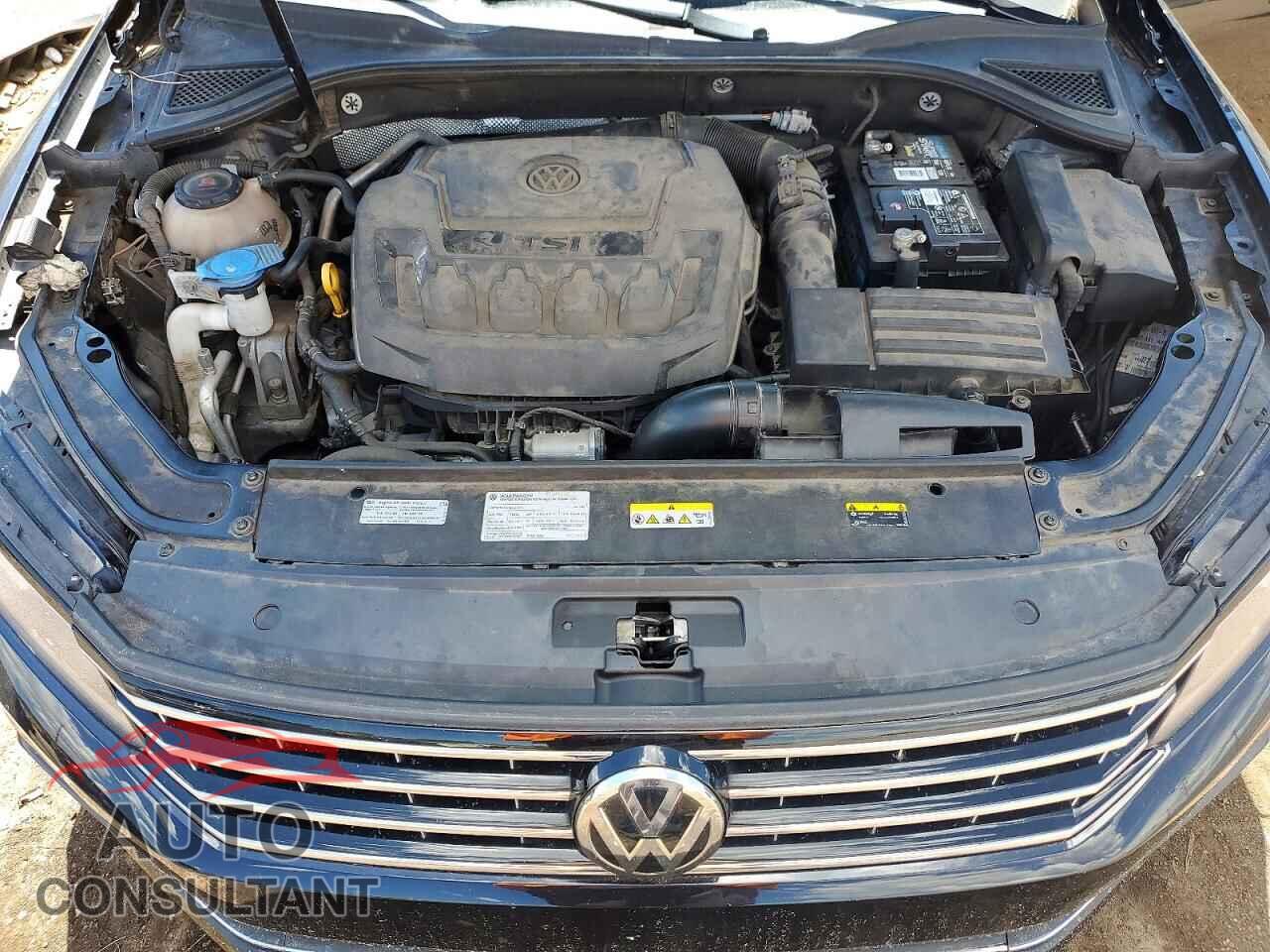 VOLKSWAGEN PASSAT 2018 - 1VWAA7A31JC044377