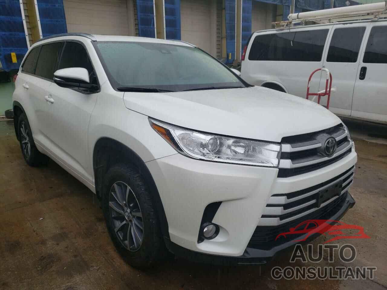 TOYOTA HIGHLANDER 2018 - 5TDJZRFH8JS832518