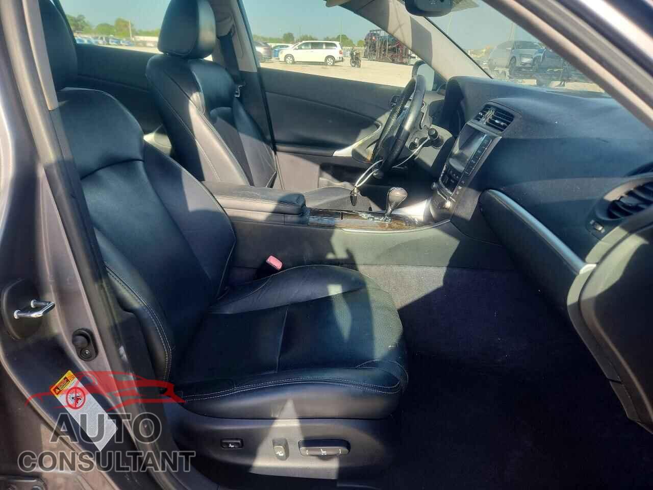 LEXUS IS 2013 - JTHCF5C29D5063546