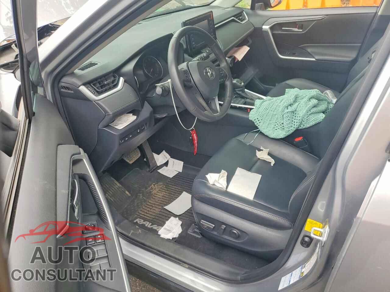 TOYOTA RAV4 2019 - 2T3A1RFV2KC056479