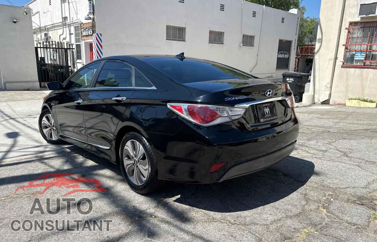 HYUNDAI SONATA 2015 - KMHEC4A41FA130406