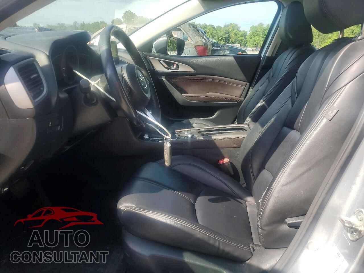 MAZDA 3 2018 - 3MZBN1V30JM199551