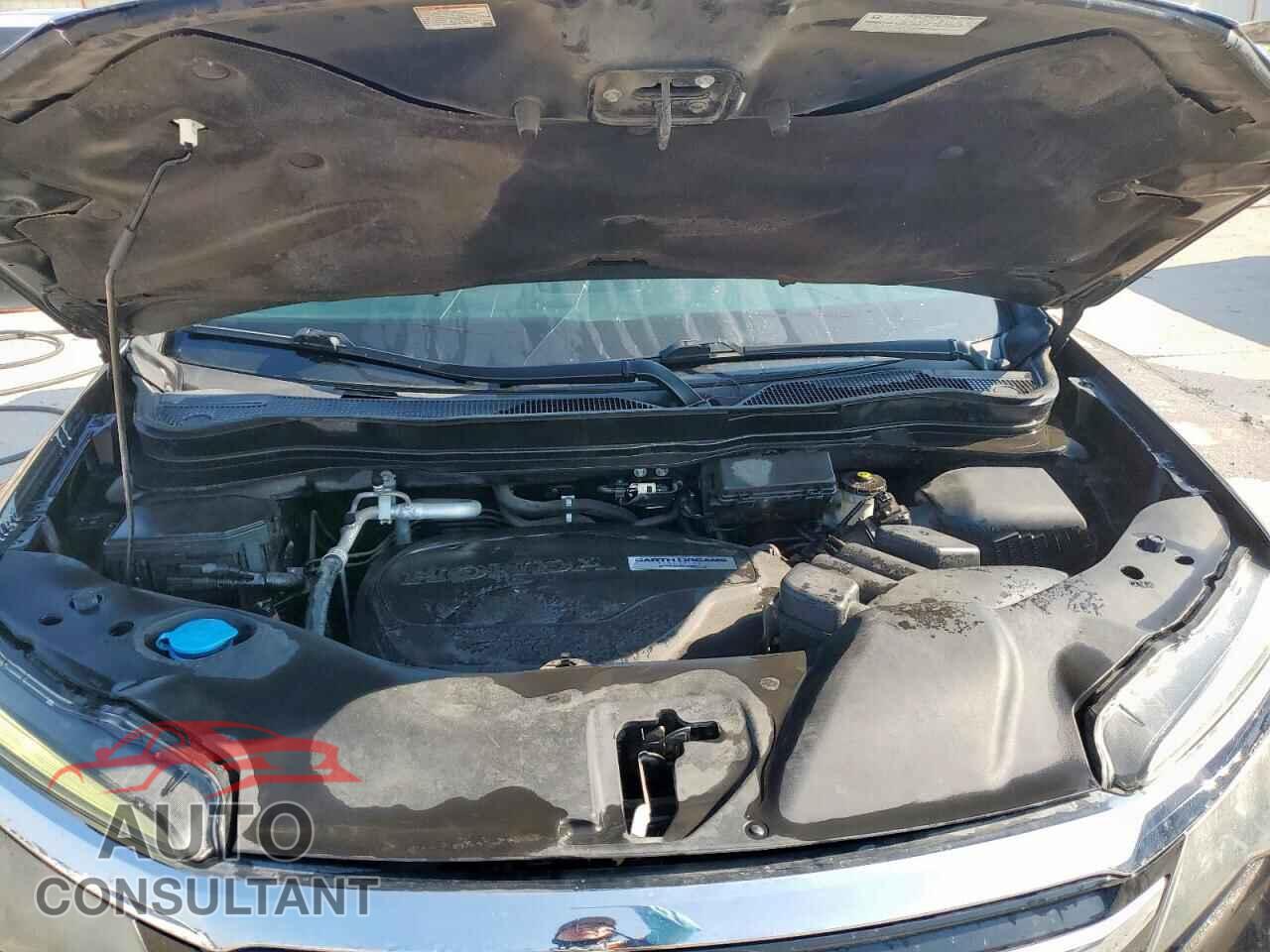 HONDA PILOT 2017 - 5FNYF5H98HB044150
