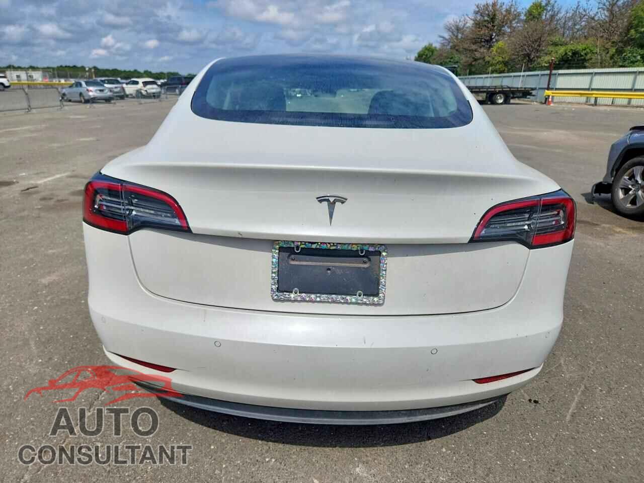 TESLA MODEL 3 2021 - 5YJ3E1EA0MF851972