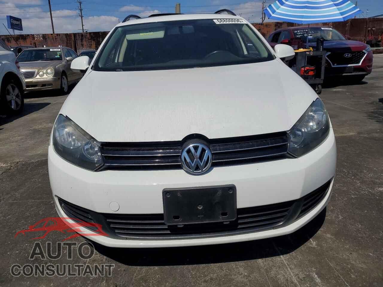 VOLKSWAGEN JETTA 2014 - 3VWPL7AJ8EM623132