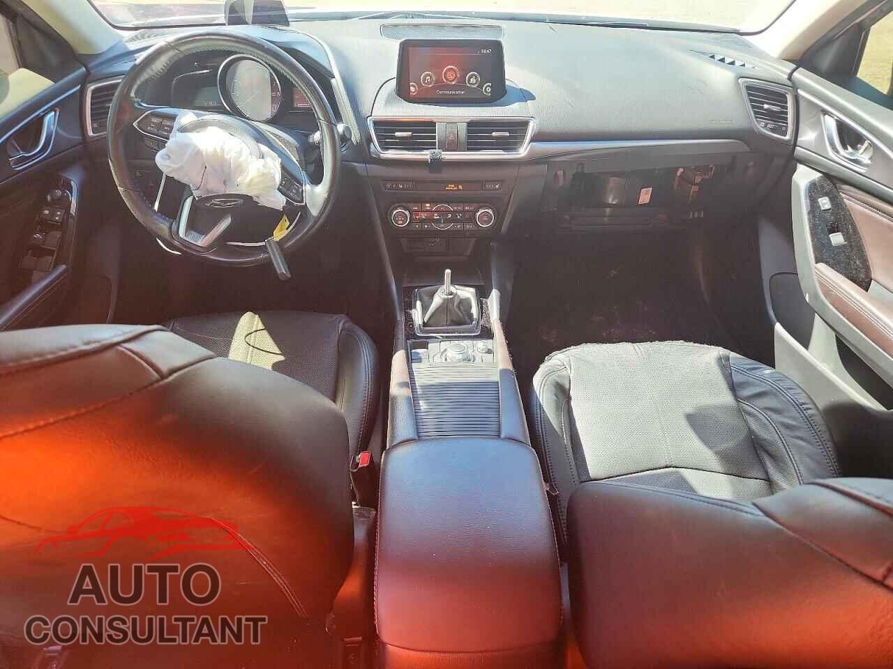 MAZDA 3 2018 - 3MZBN1M33JM169509