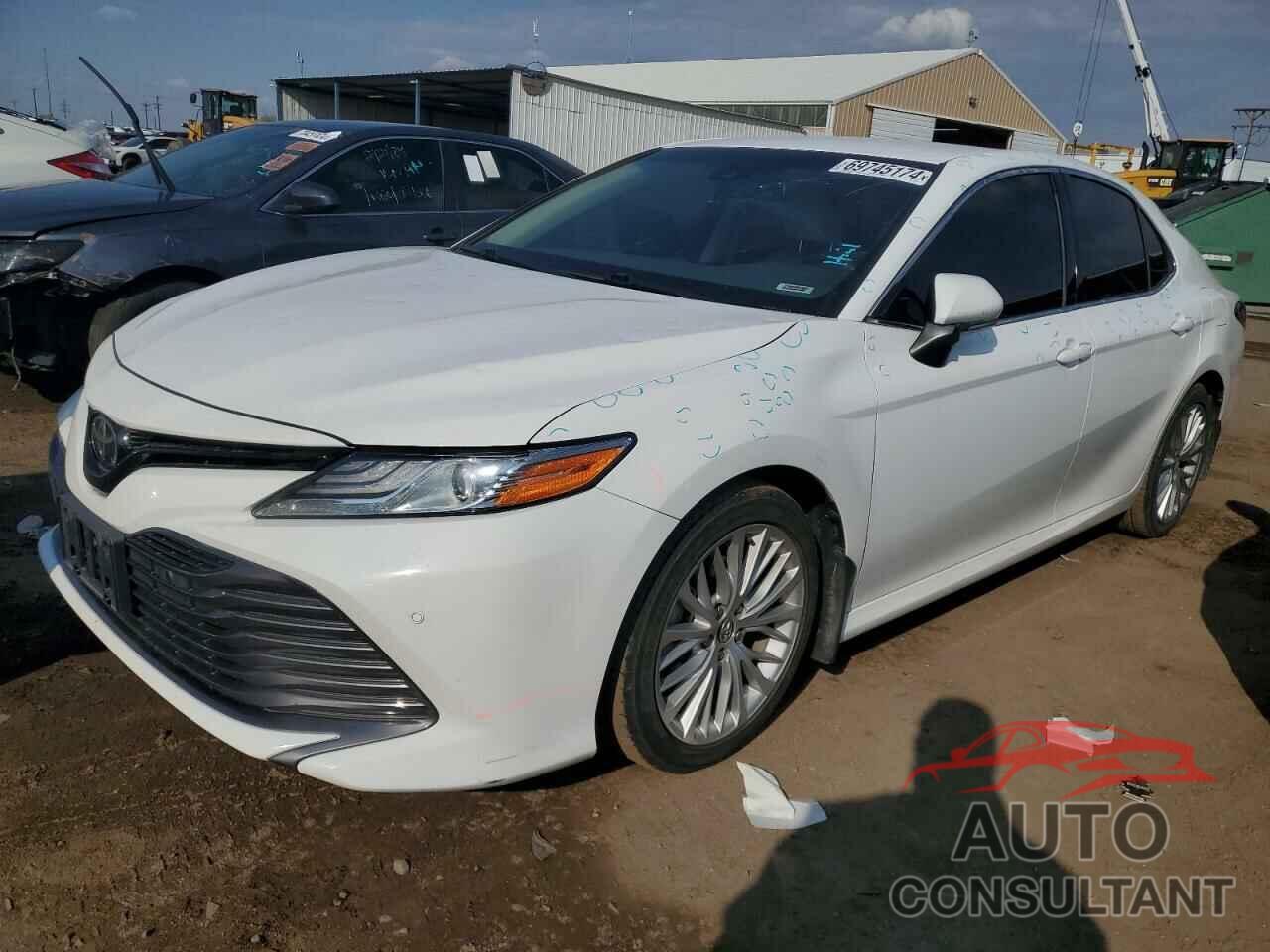 TOYOTA CAMRY 2018 - 4T1B11HKXJU014737